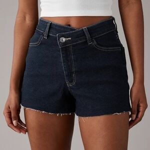 American Eagle Stretch Crossover Waist Denim Mom ShortAn ultra-high